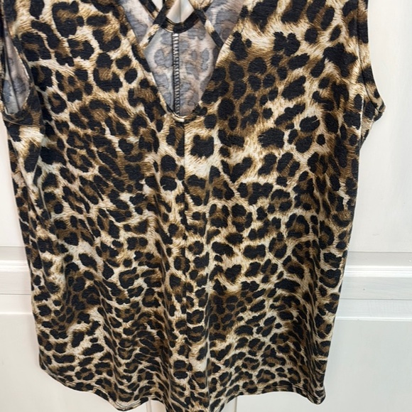 1.4.3. Story by Line Up Leopard Print Sleeveless Tie Front Tank Top. Size S - Picture 6 of 6
